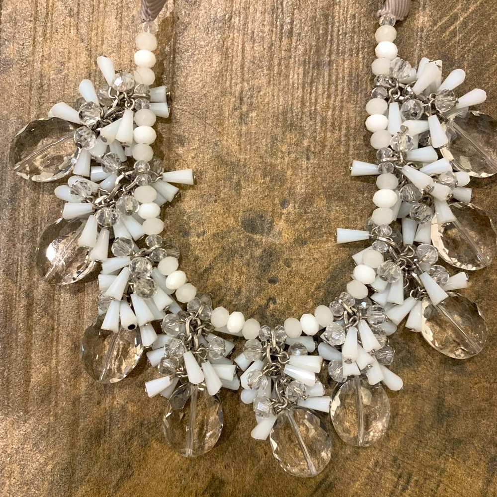 Loft necklace - one size/ties to preference
